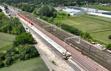 LK25, odc. Sandomierz - Chmielów - nowe tor, perony, sieć trakcyjna, na torach maszyny, fot. Krzysztof Dzidek (1)