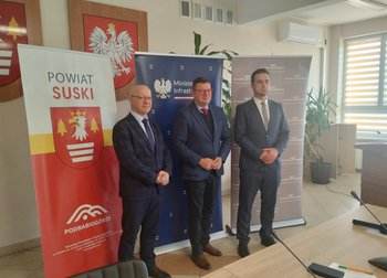 Briefing w Suchej Beskidzkiej po podpisaniu umowy na budowę wiaduktu w Lachowicach, fot Dorota Szalacha