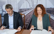 Podpisanie umowy fot Damian Górski PLK SA