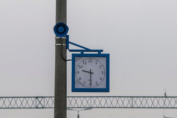 Zegar na stacji kolejowej aut. PLK SA