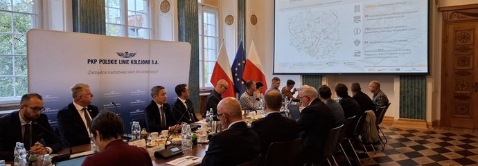 Spotkanie Piotra Wyborskiego, prezesa zarządu Polskich Linii Kolejowych S.A. z przedstawicielami siedmiu spółek zależnych.