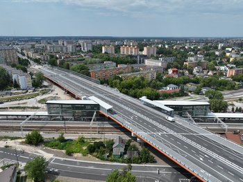 Widok z góry na nowy przystanek kolejowy Radom Wschodni i wiadukt drogowy na ul. Żeromskiego w Radomiu, fot. Anna Znajewska-Pawluk (2)