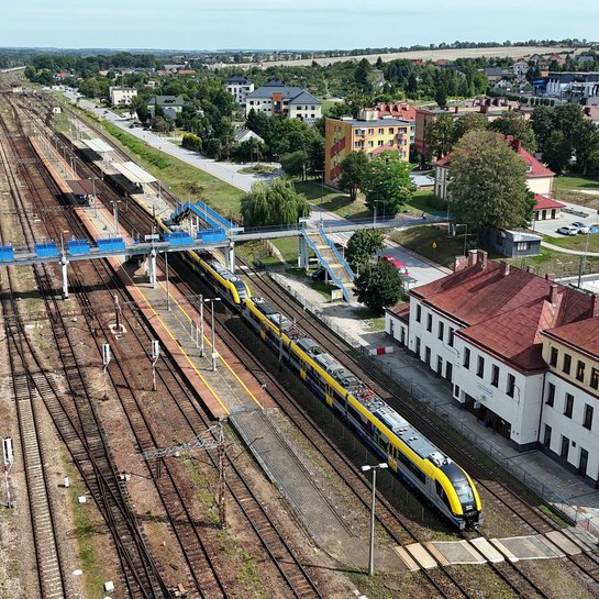 Stacja w Sędziszowie Stacja w Sędziszowie, widok z lotu ptaka, fot. Piotr Hamarnik (1)