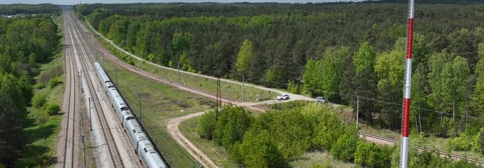 Maszt GSM-R na linii nr 4 fot. Paweł Mieszkowski