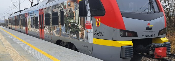 Przystanek Sierakowice Skierniewickie, nowy peron, pociąg fot. Natalia Kolczyńska PLK SA