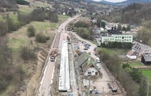 Linia nr 97 Sucha Beskidzka - Żywiec_ budowa nowych torów wraz z siecią trakcyjną,peronów, przejazdów, mostów fot. Krzysztof Dzidek (7)