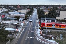 Widok z góry na zmodernizowany przejazd kolejowo-drogowy w Odolionie. fot. Paweł Mieszkowski PLK