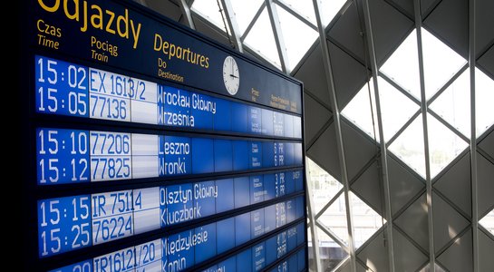Wyświetlacz rozkładu jazdy pociągów.