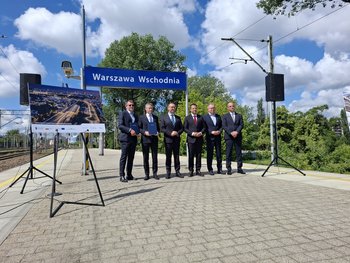 Minister Infrastruktury, Prezydent i wice Prezydent Warszawy, Prezes PLK SA i przedstawiciele wykonawcy z umową na modernizację stacji Warszawa Wsch, PLK