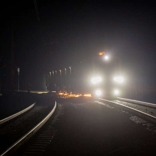 Nocne szlifowanie szyn, fot. Łukasz Hachuła