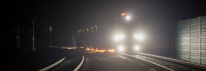 Nocne szlifowanie szyn, fot. Łukasz Hachuła