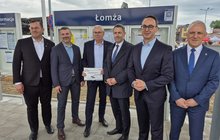 Przedstawiciele MI, PLK SA, przewożników, PKP SA podczas breifingu prasoweg w Łomży fot. Tomasz łotowski